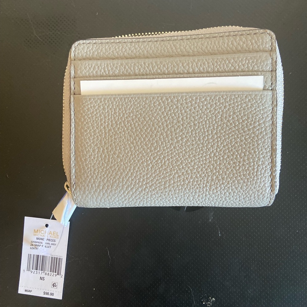 MICHAEL Michael Kors Pebble Pearl Gray Compact Wallet with Silver Logo - Picture 4 of 4